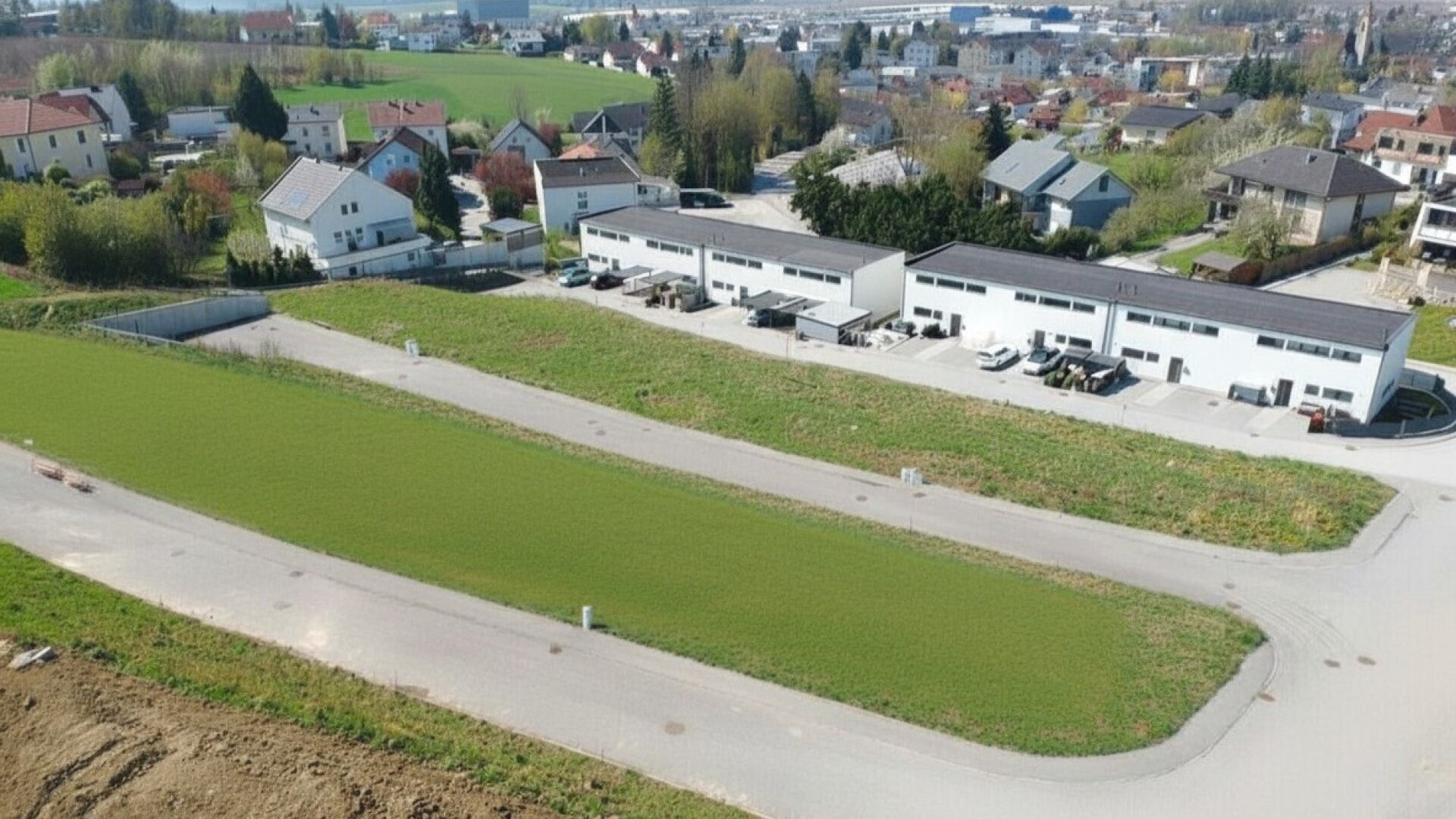 Modernes Doppelhaus in ruhiger Siedlung