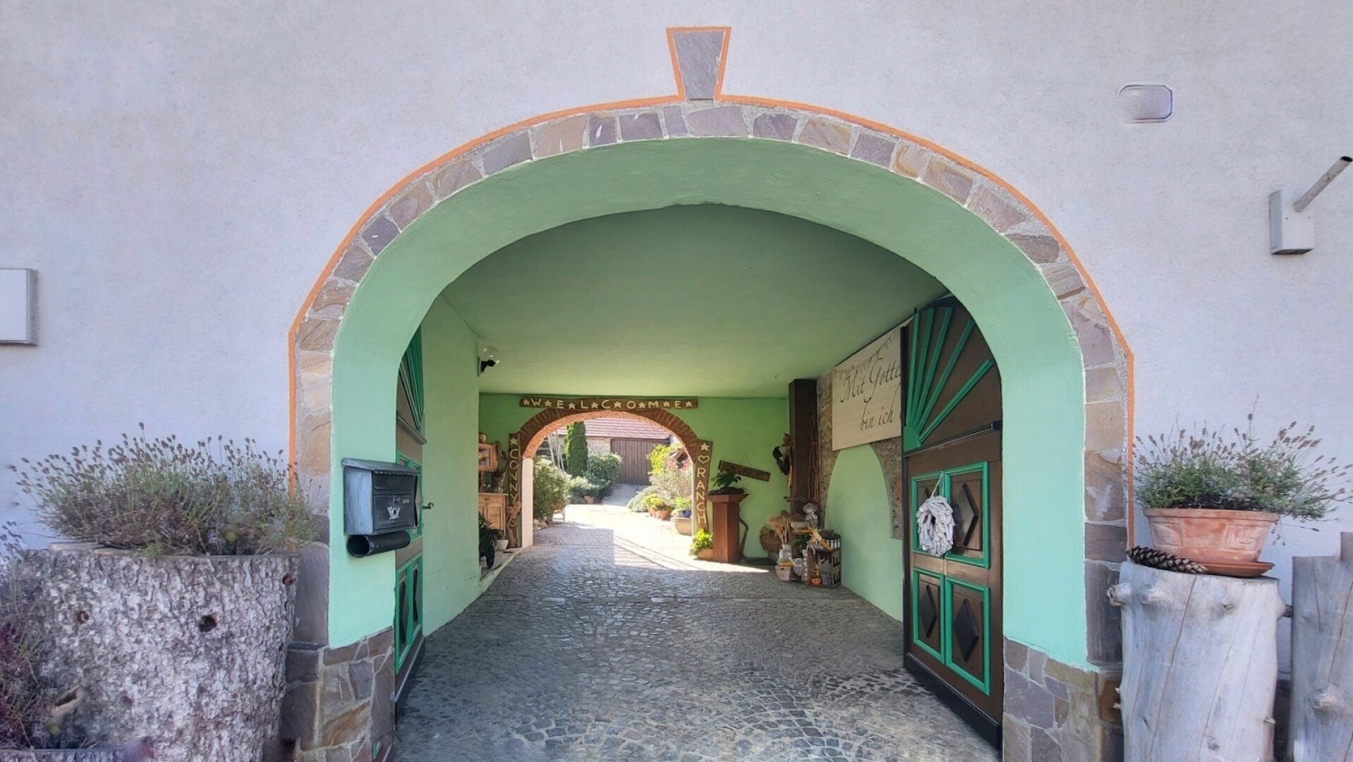 Frühling am Bauernhof -  Tierhaltung