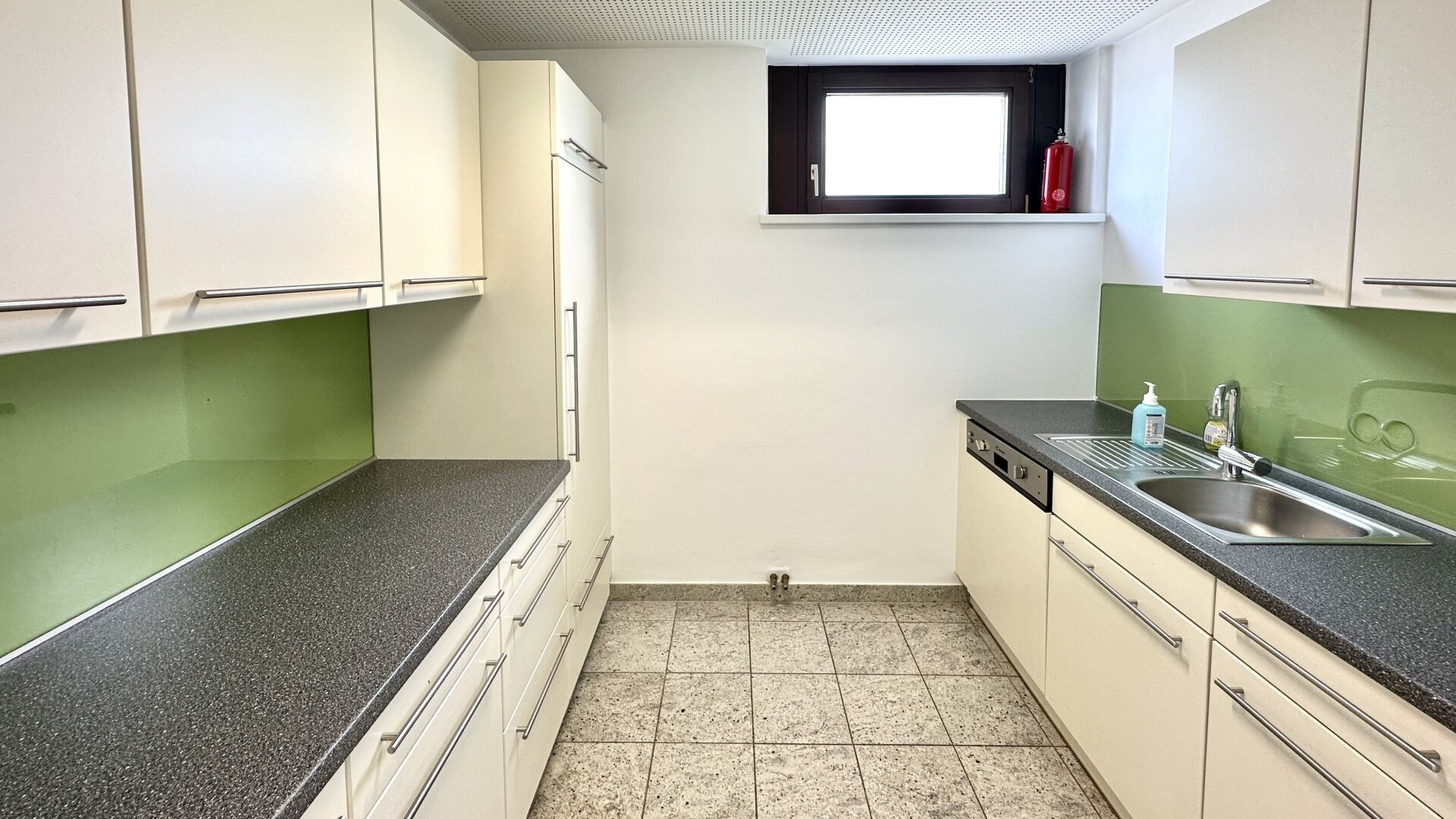 Ideal für Verkaufs-, Büro- oder Dienstleistungsgewerbe - Smart Office Living - U4 fußläufig erreichbar - Tiefgaragenstellplatz