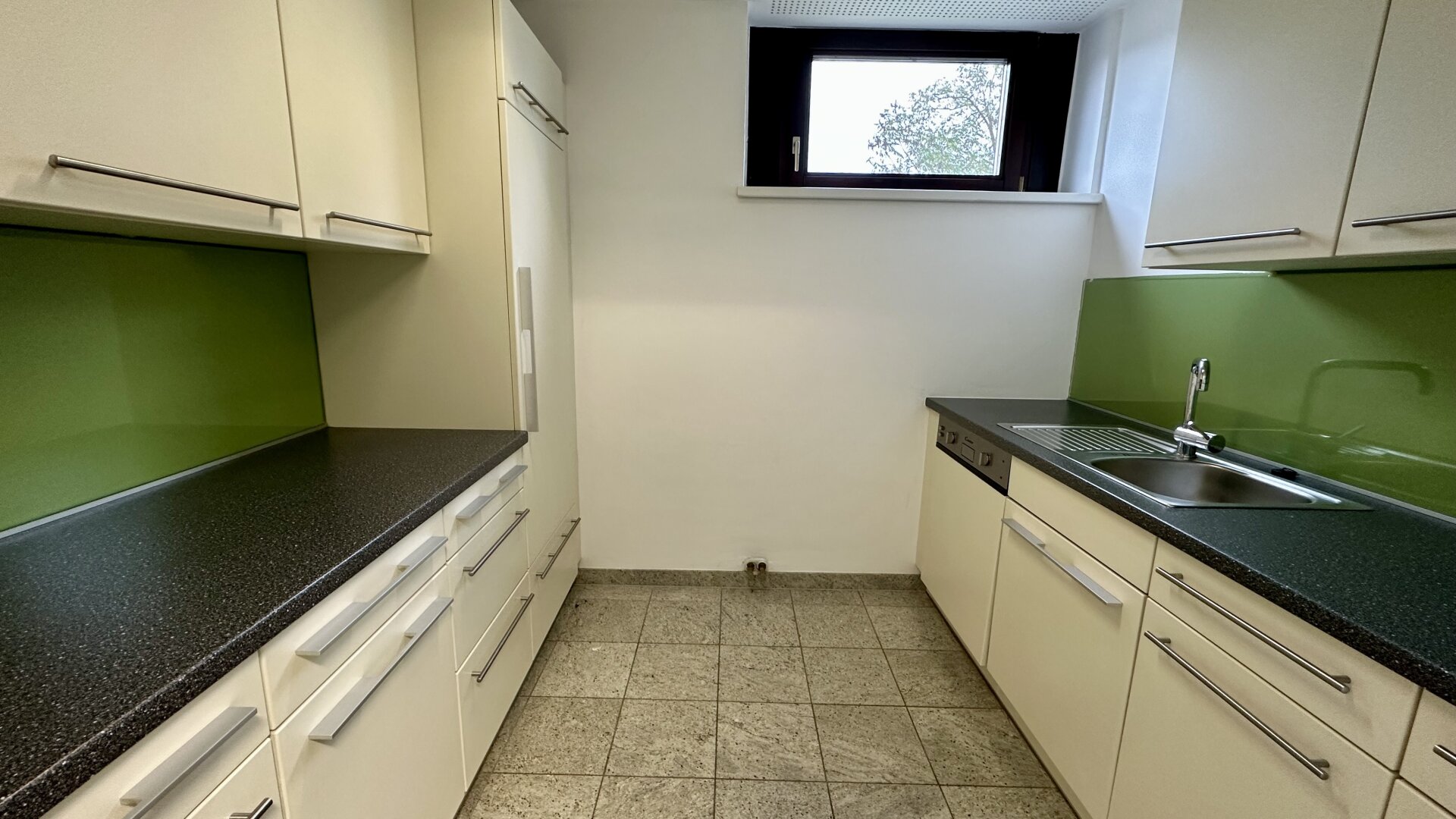 Smart Office Living - ideal für Verkaufs-, Büro- oder Dienstleistungsgewerbe - U4 fußläufig erreichbar - Tiefgaragenstellplatz
