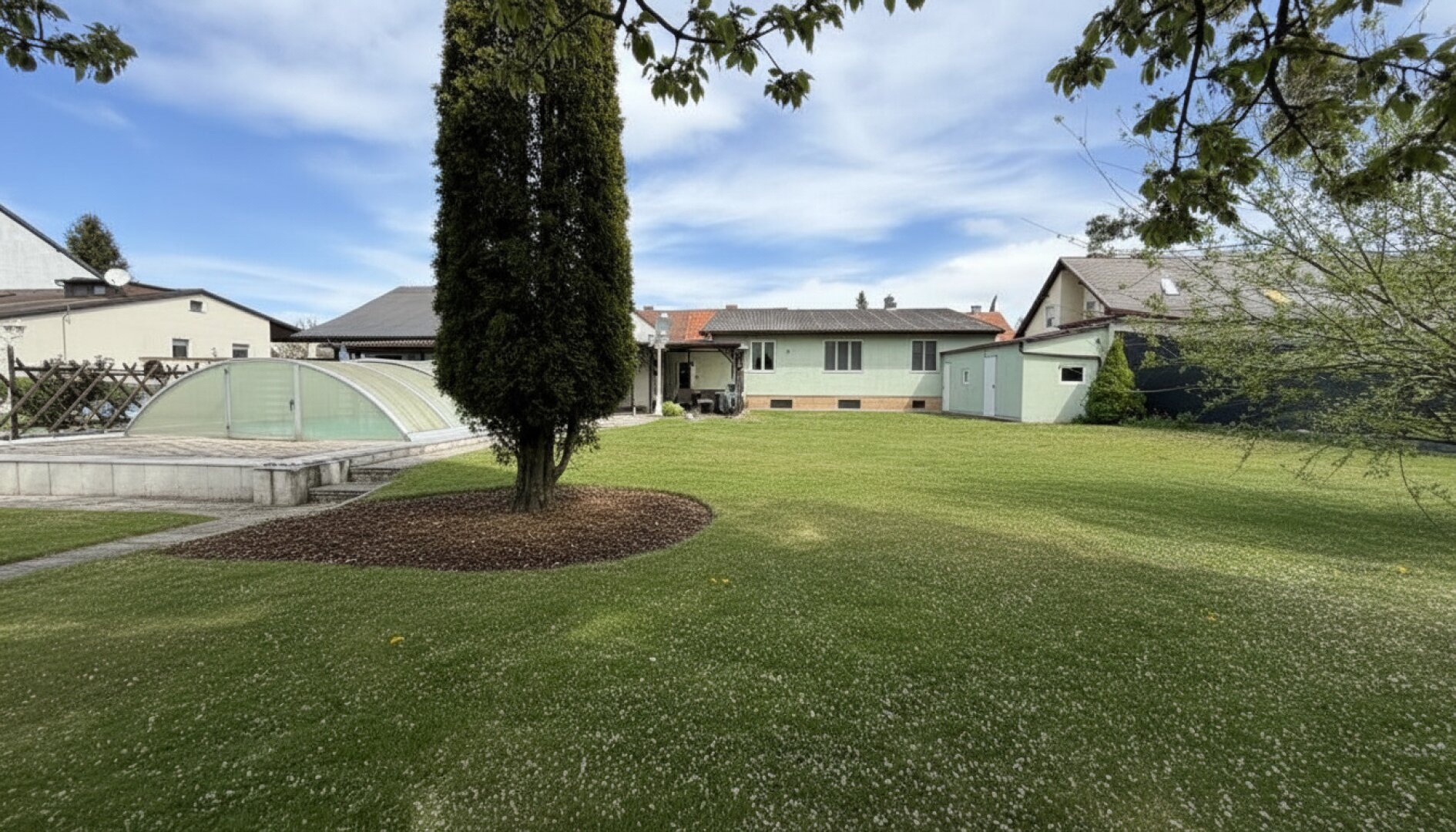 Gepflegtes Einfamilienhaus mit großem 939m2 Grundstück in Groß Enzersdorf !