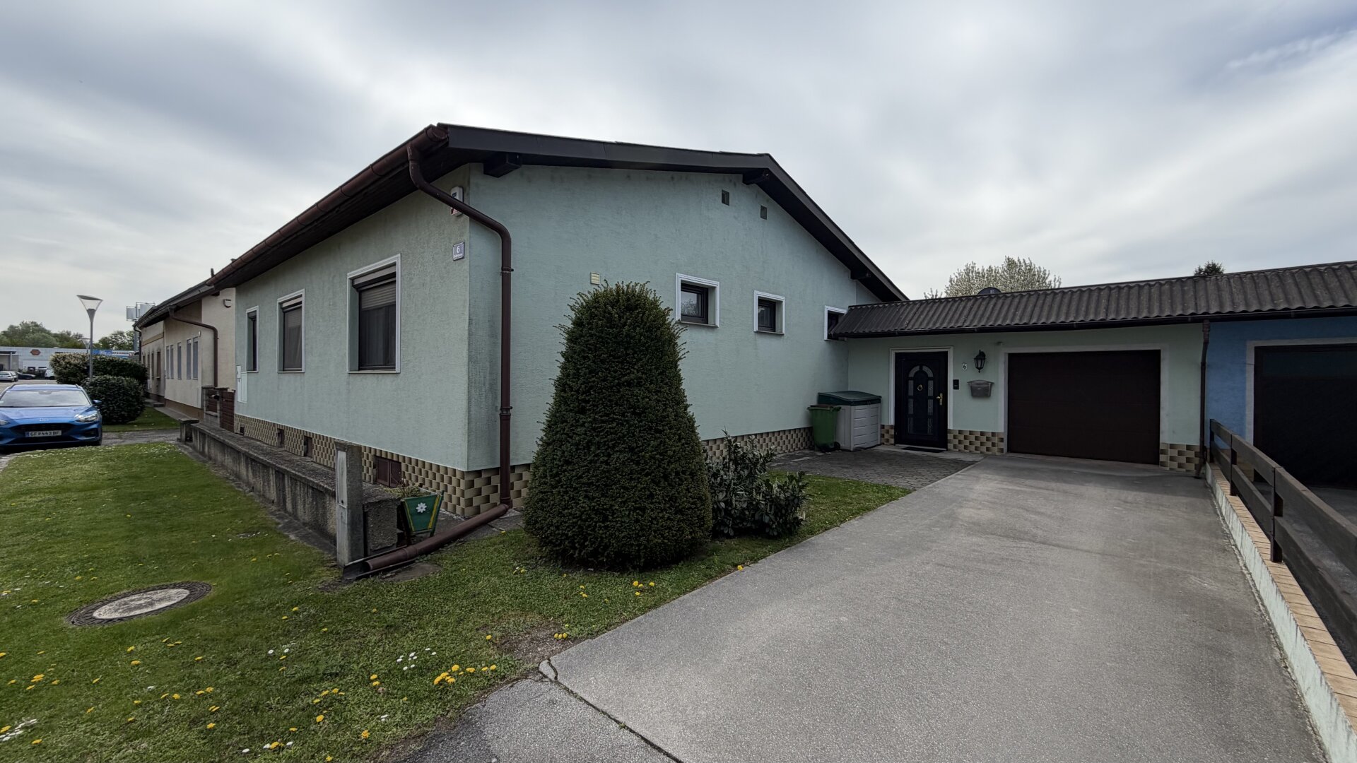 Gepflegtes Einfamilienhaus mit großem 939m2 Grundstück in Groß Enzersdorf !