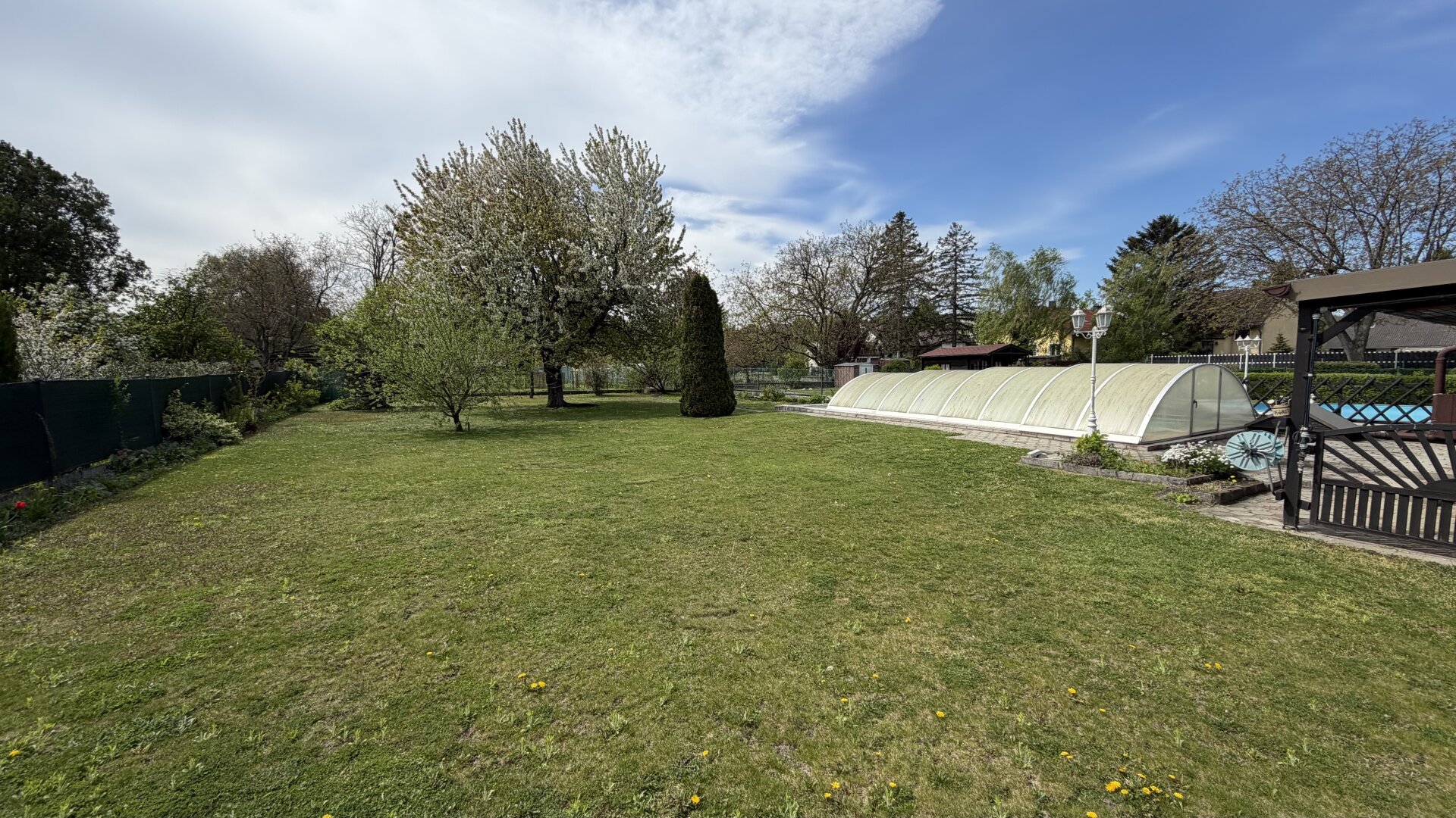 Gepflegtes Einfamilienhaus mit großem 939m2 Grundstück in Groß Enzersdorf !