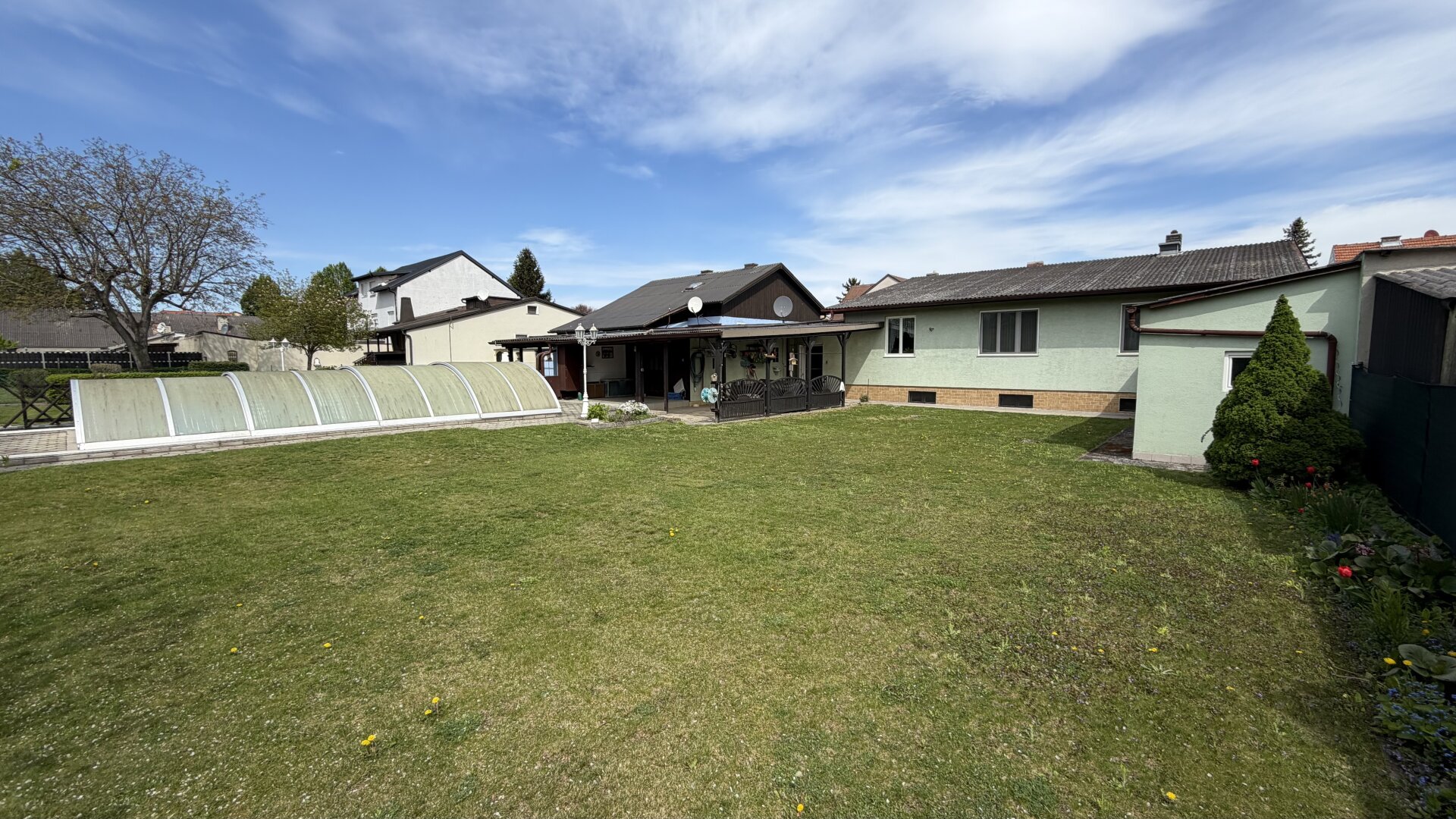 Gepflegtes Einfamilienhaus mit großem 939m2 Grundstück in Groß Enzersdorf !