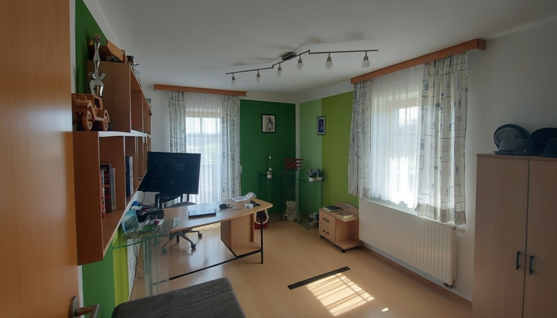 Rarität an der Grenze zu Deutschland. Zweifamilienhaus mit 6,4ha Grund