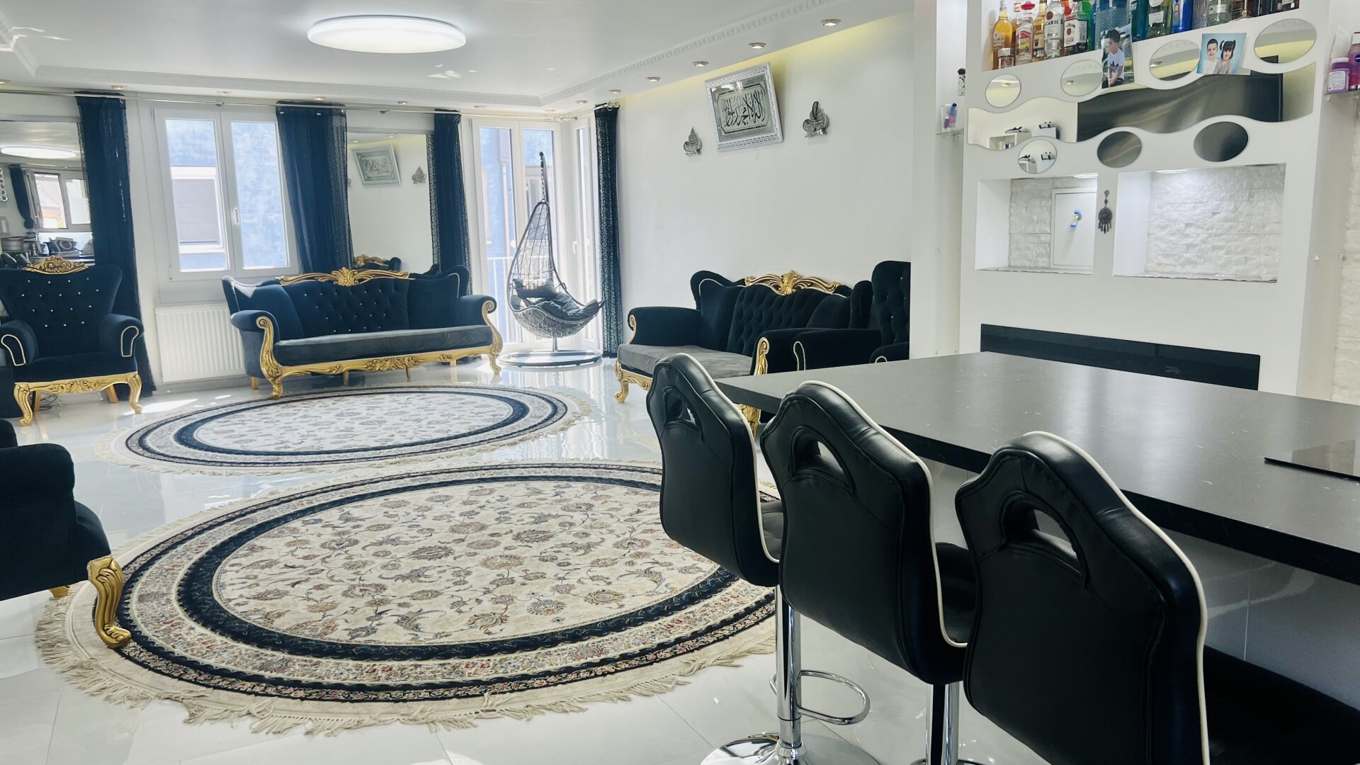 Familienparadies - Mitten im Grünen - DG Maisonette mit sonniger Innenhof Terrasse - 16 Minuten zur U6 - Tiefgaragenstellplatz