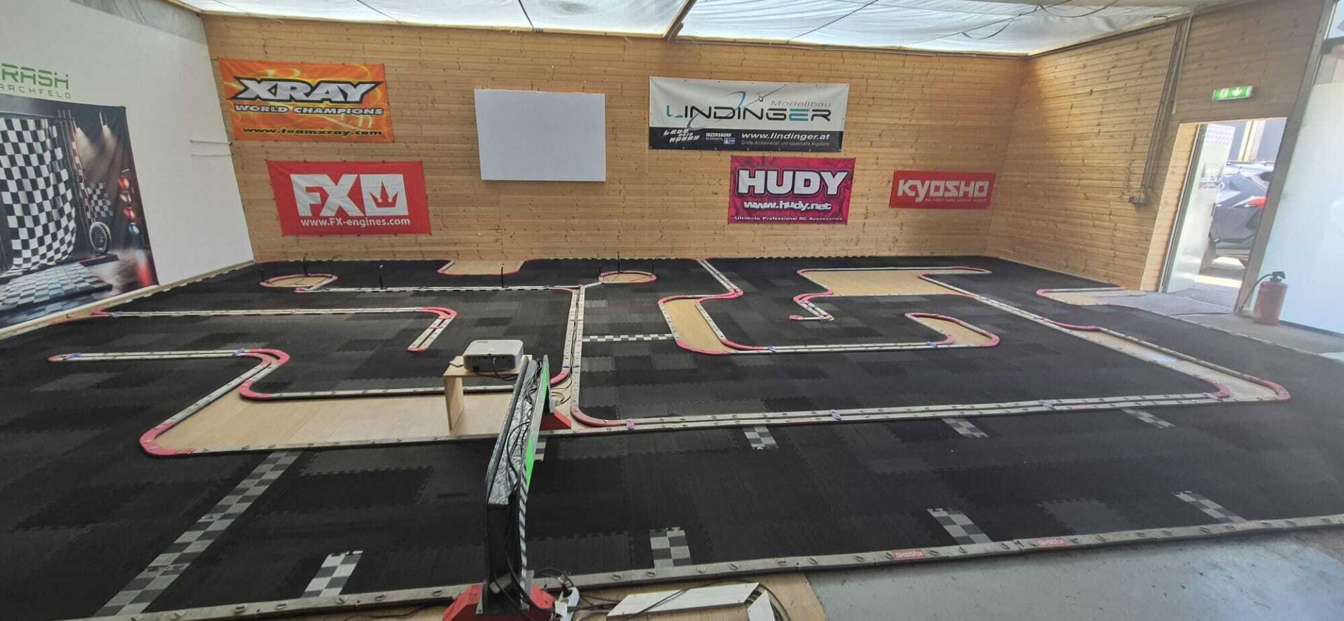 Große Industriehalle mit 1216m² Baulandbetriebsgrund in Deutsch-Wagram – Top Lage !