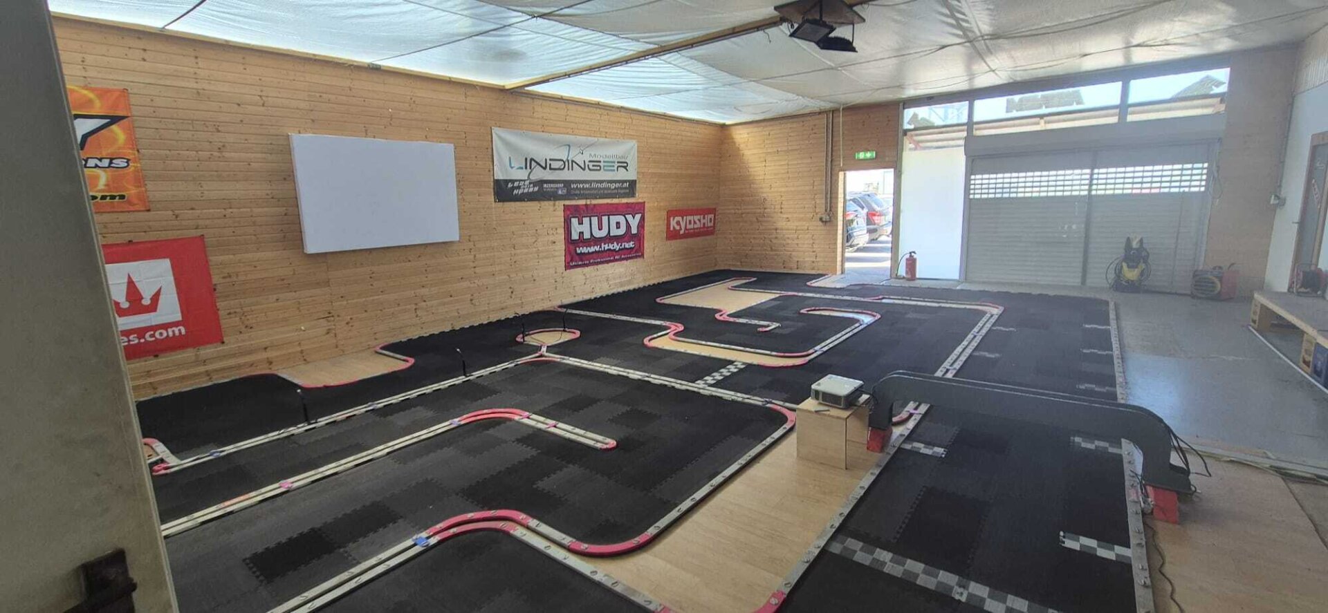Große Industriehalle mit 1216m² Baulandbetriebsgrund in Deutsch-Wagram – Top Lage !