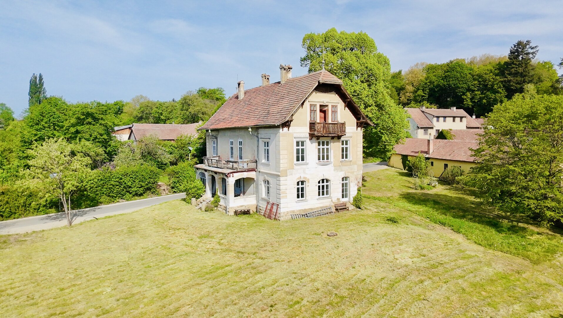 Historische Villa - großzügiges Grundstück - Familienidylle - Grünruhelage - Nähe Wien