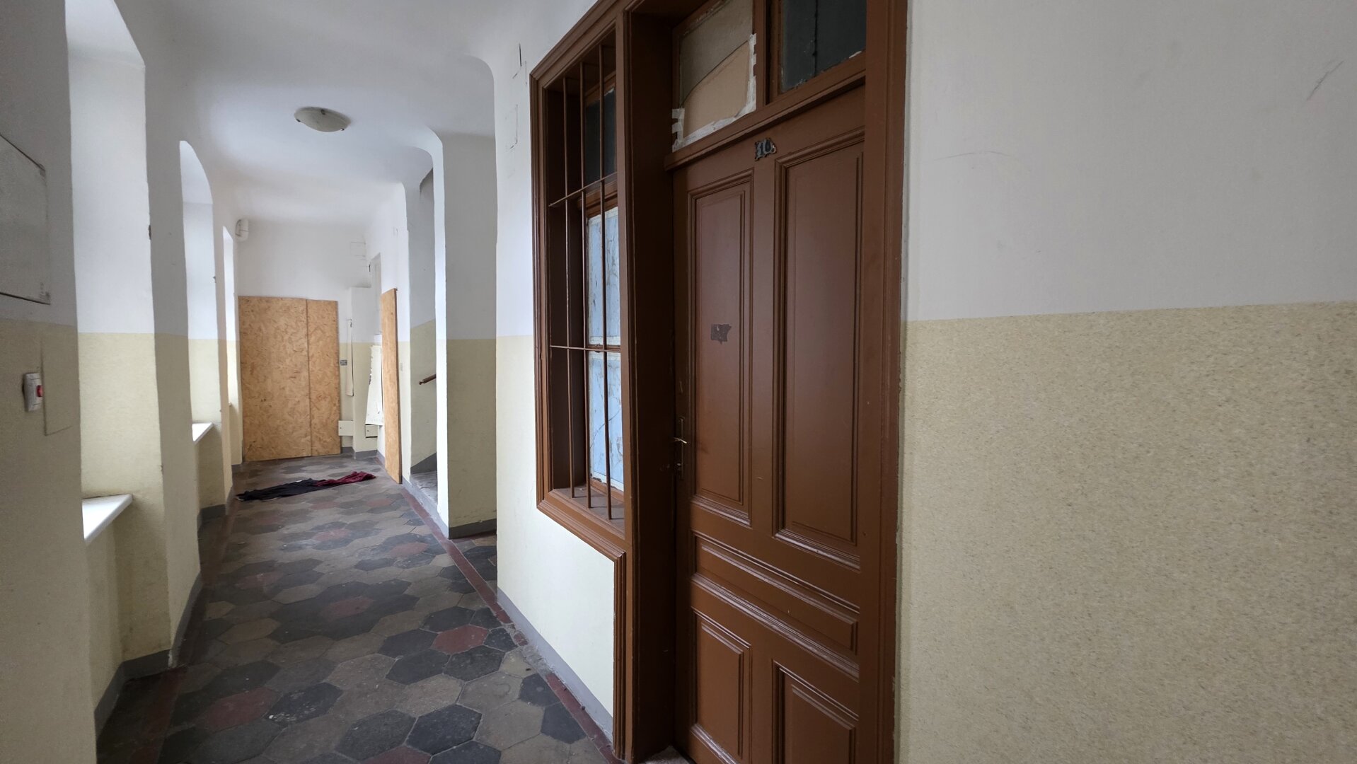 500m zur U1 - Wiener Gründerzeit-Zinshaus - 28 Einheiten - ca. 75 % bestandsfrei - DG ausgebaut