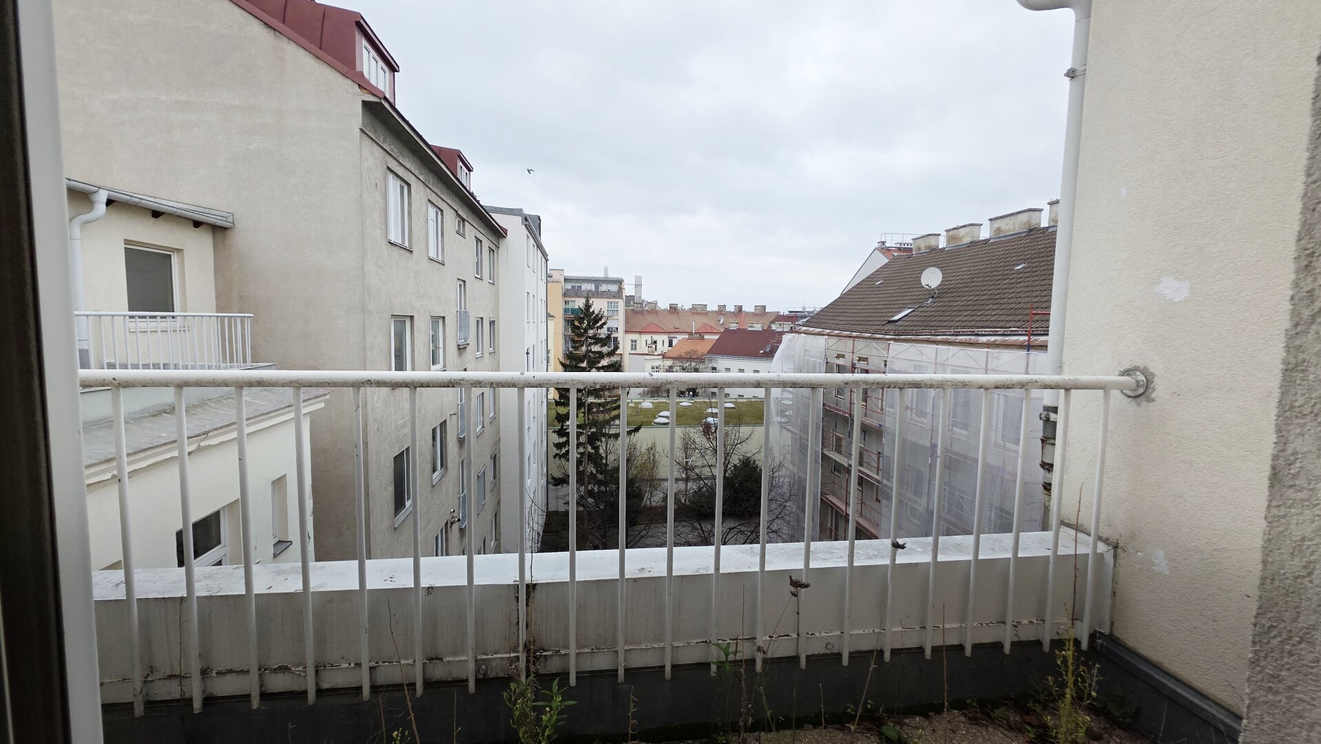 500m zur U1 - Wiener Gründerzeit-Zinshaus - 28 Einheiten - ca. 75 % bestandsfrei - DG ausgebaut