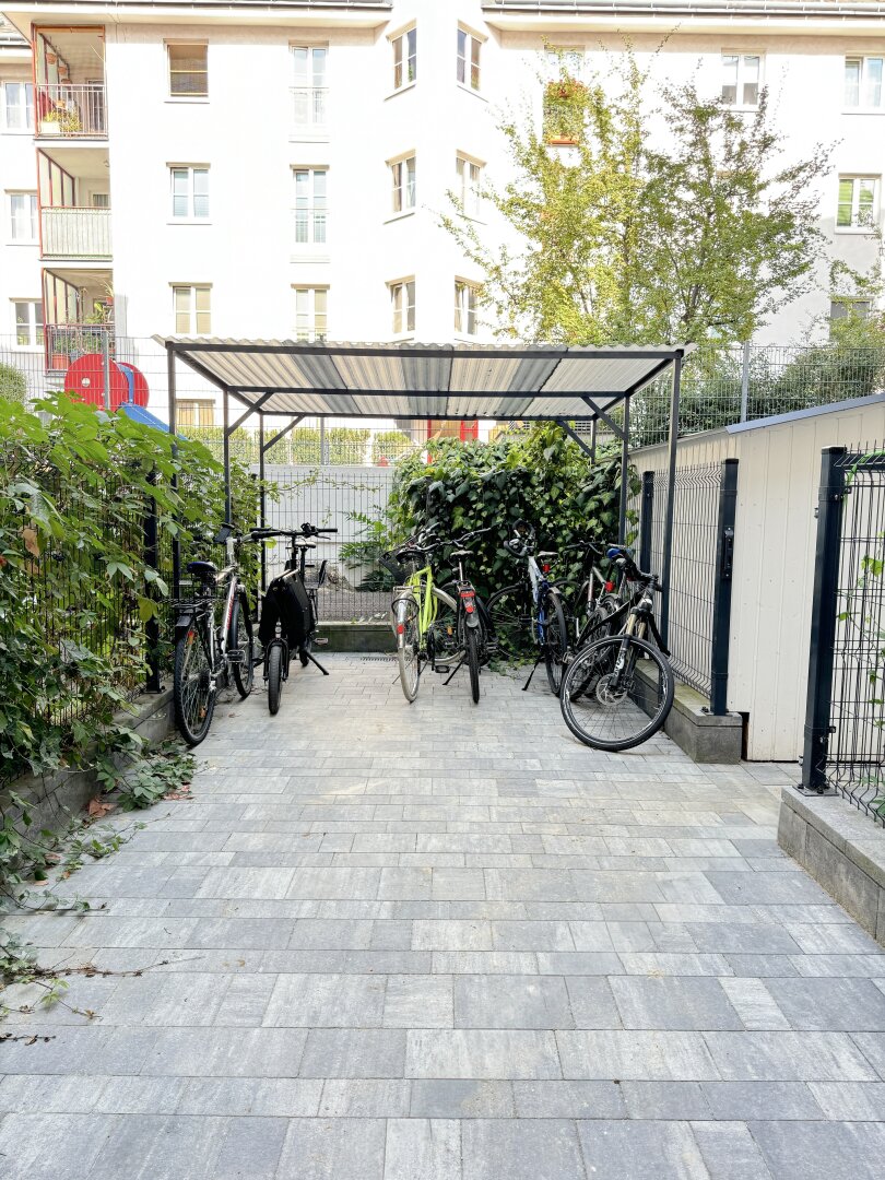 Anlegerhit Unbefristet! In einem sanierten Haus 2,5-Zimmer-Altbauwohnung - unbefristet vermietet!