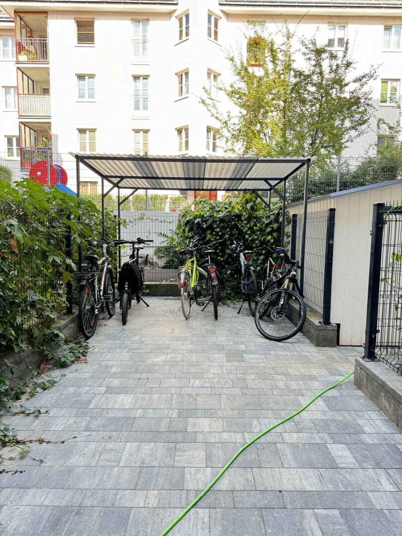 Anlegerhit Unbefristet! In einem sanierten Haus 2,5-Zimmer-Altbauwohnung - unbefristet vermietet!