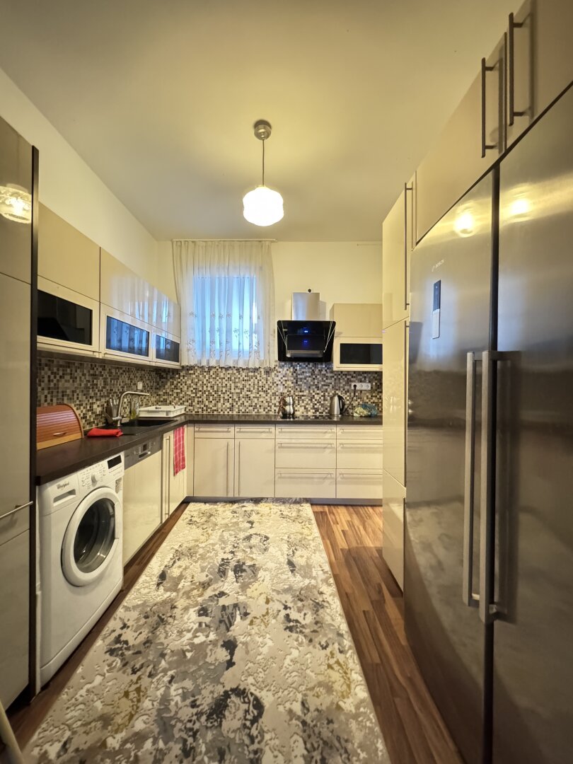 Charmante 2,5-Zimmer-Wohnung mit idealem Grundriss in top-saniertem Haus - Unbefristet vermietet zu verkaufen!