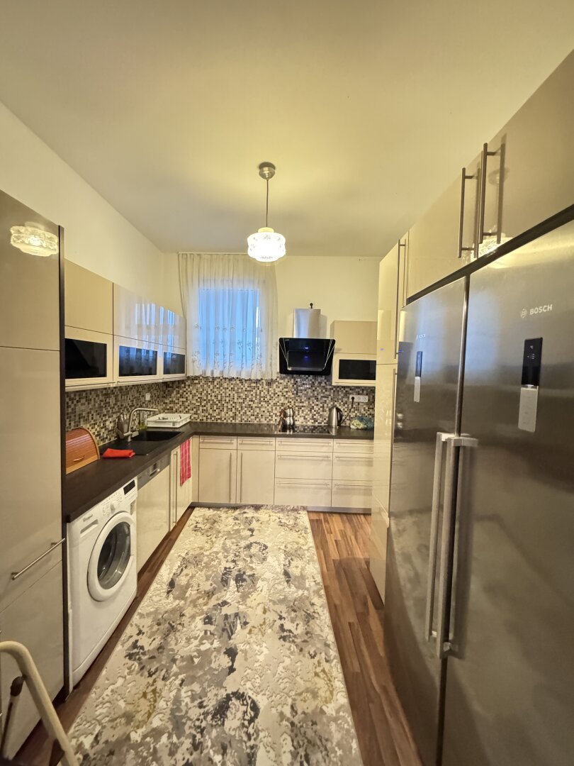 Charmante 2,5-Zimmer-Wohnung mit idealem Grundriss in top-saniertem Haus - Unbefristet vermietet zu verkaufen!