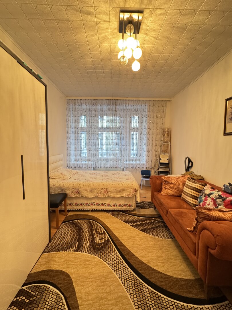 Charmante 2,5-Zimmer-Wohnung mit idealem Grundriss in top-saniertem Haus - Unbefristet vermietet zu verkaufen!