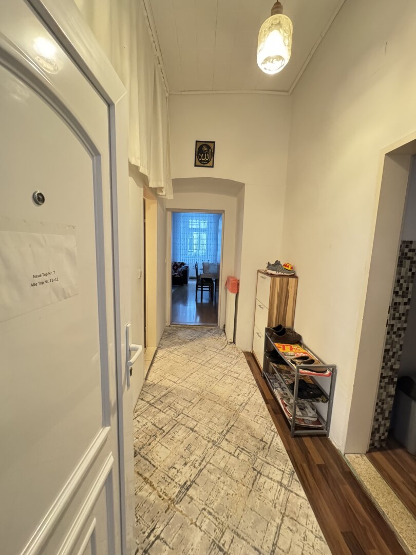 Charmante 2,5-Zimmer-Wohnung mit idealem Grundriss in top-saniertem Haus - Unbefristet vermietet zu verkaufen!