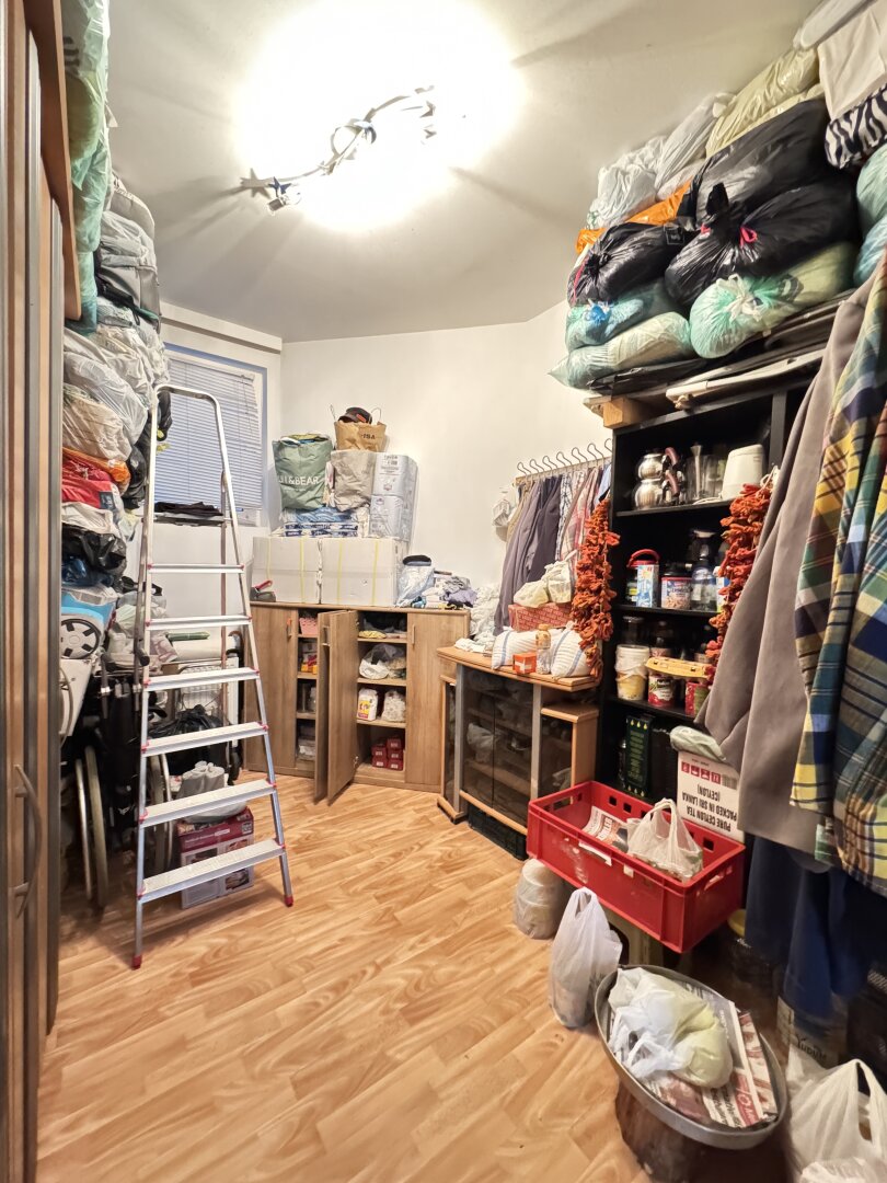 Charmante 2,5-Zimmer-Wohnung mit idealem Grundriss in top-saniertem Haus - Unbefristet vermietet zu verkaufen!