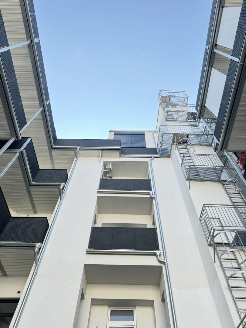 Charmante 2,5-Zimmer-Wohnung mit idealem Grundriss in top-saniertem Haus - Unbefristet vermietet zu verkaufen!