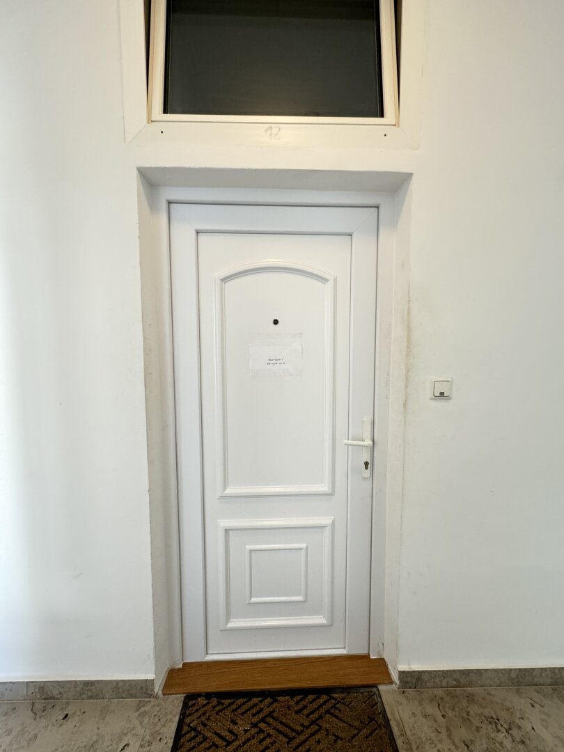 Charmante 2,5-Zimmer-Wohnung mit idealem Grundriss in top-saniertem Haus - Unbefristet vermietet zu verkaufen!
