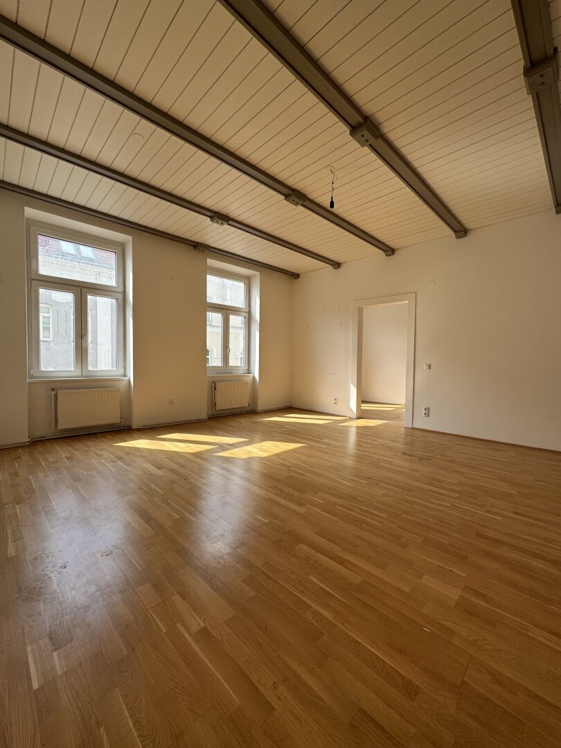 Großzügige 3-Zimmer-Altbauwohnung mit Aufzug in Toplage der Josefstadt