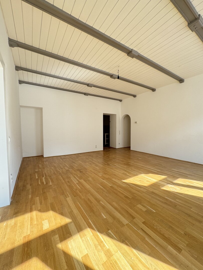 Großzügige 3-Zimmer-Altbauwohnung mit Aufzug in Toplage der Josefstadt