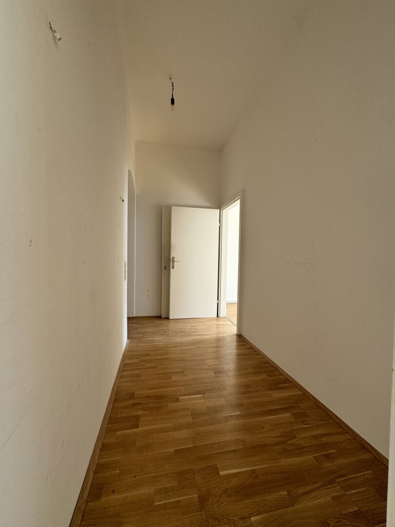 Großzügige 3-Zimmer-Altbauwohnung mit Aufzug in Toplage der Josefstadt
