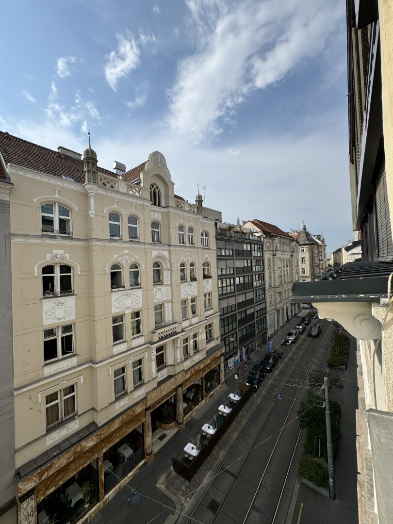 Großzügige 3-Zimmer-Altbauwohnung mit Aufzug in Toplage der Josefstadt