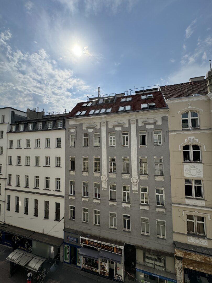Großzügige 3-Zimmer-Altbauwohnung mit Aufzug in Toplage der Josefstadt