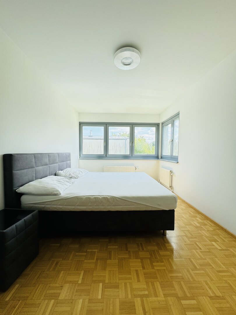 Leben im Grünen direkt am Golfplatz und in unmittelbarer Nähe zur Stadt.