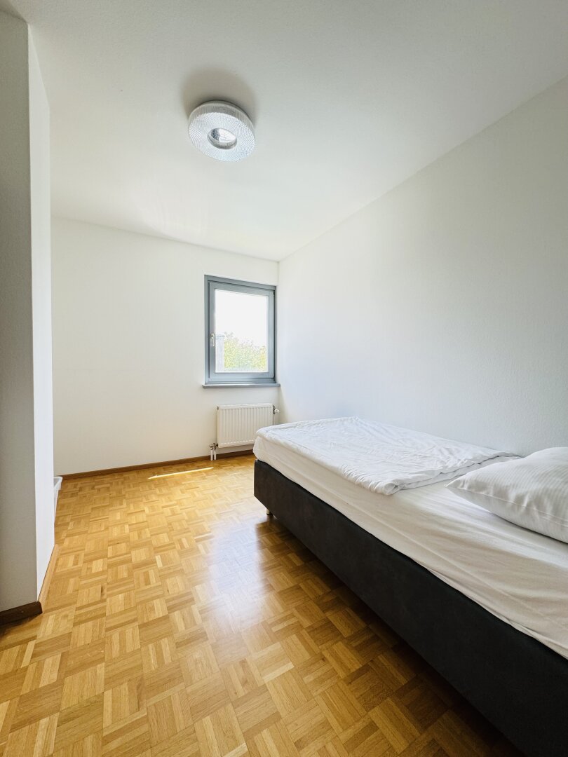Leben im Grünen direkt am Golfplatz und in unmittelbarer Nähe zur Stadt.