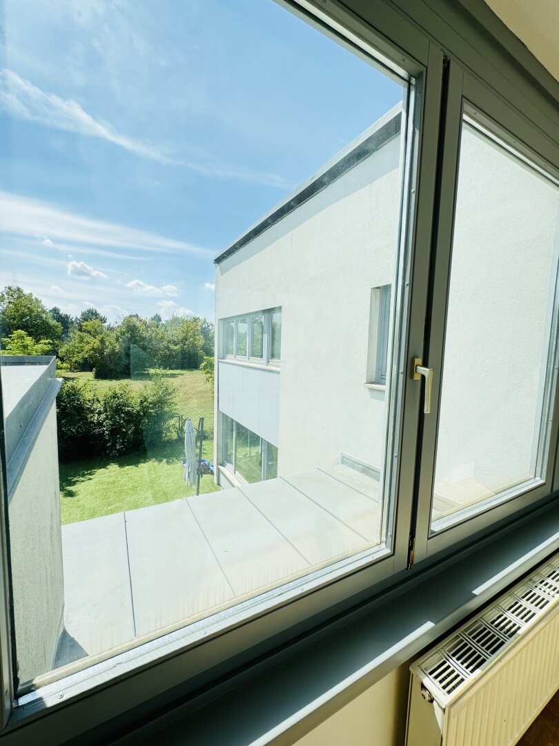 Leben im Grünen direkt am Golfplatz und in unmittelbarer Nähe zur Stadt.