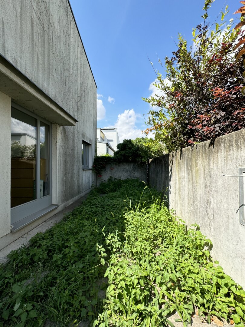 Leben im Grünen direkt am Golfplatz und in unmittelbarer Nähe zur Stadt.