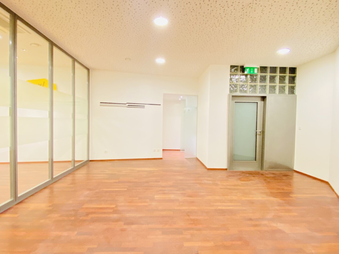 Büro/Praxisfläche- in exklusiver Lage zu verkaufen/zu vermieten