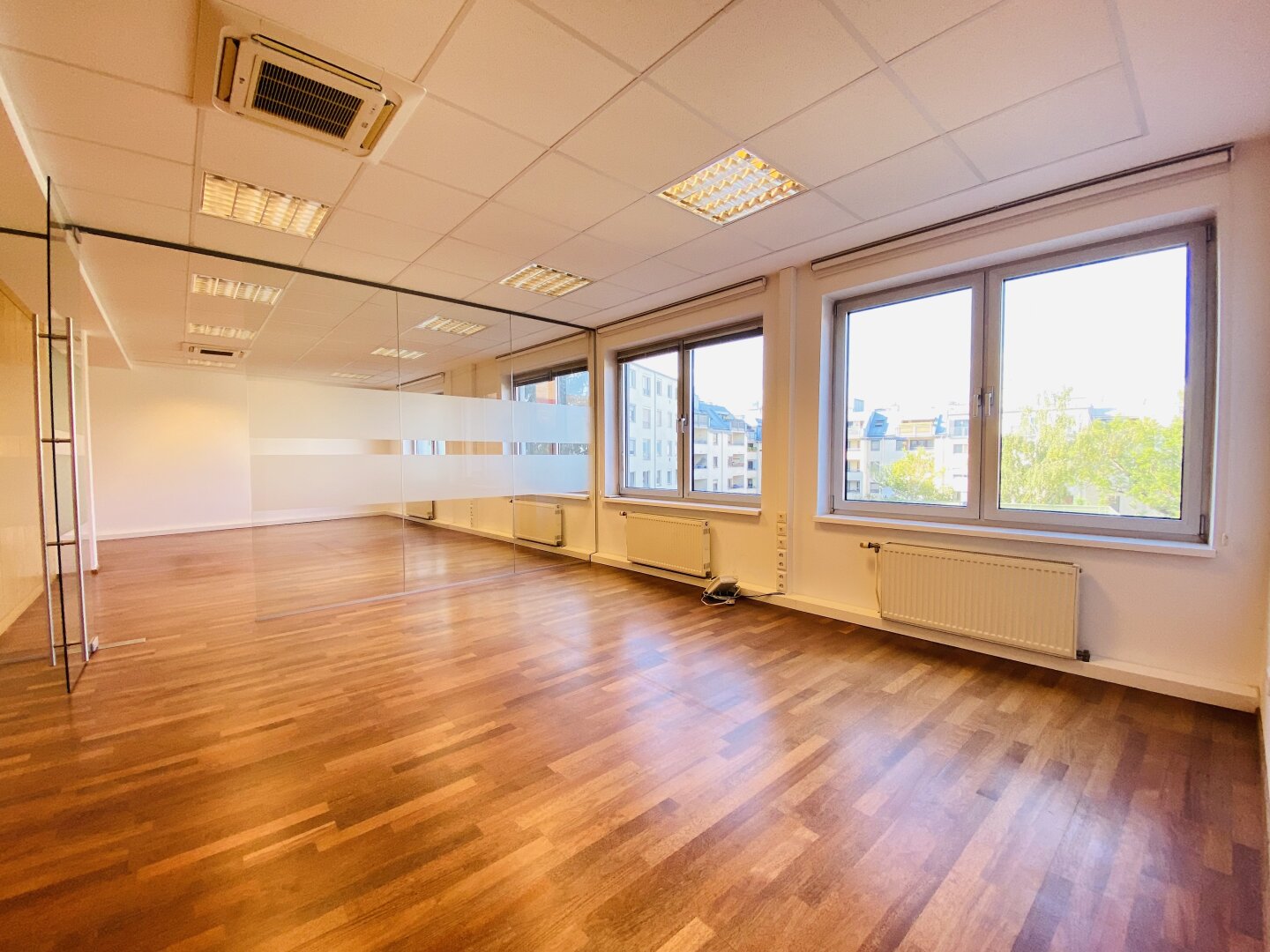 Büro/Praxisfläche- in exklusiver Lage zu verkaufen/zu vermieten