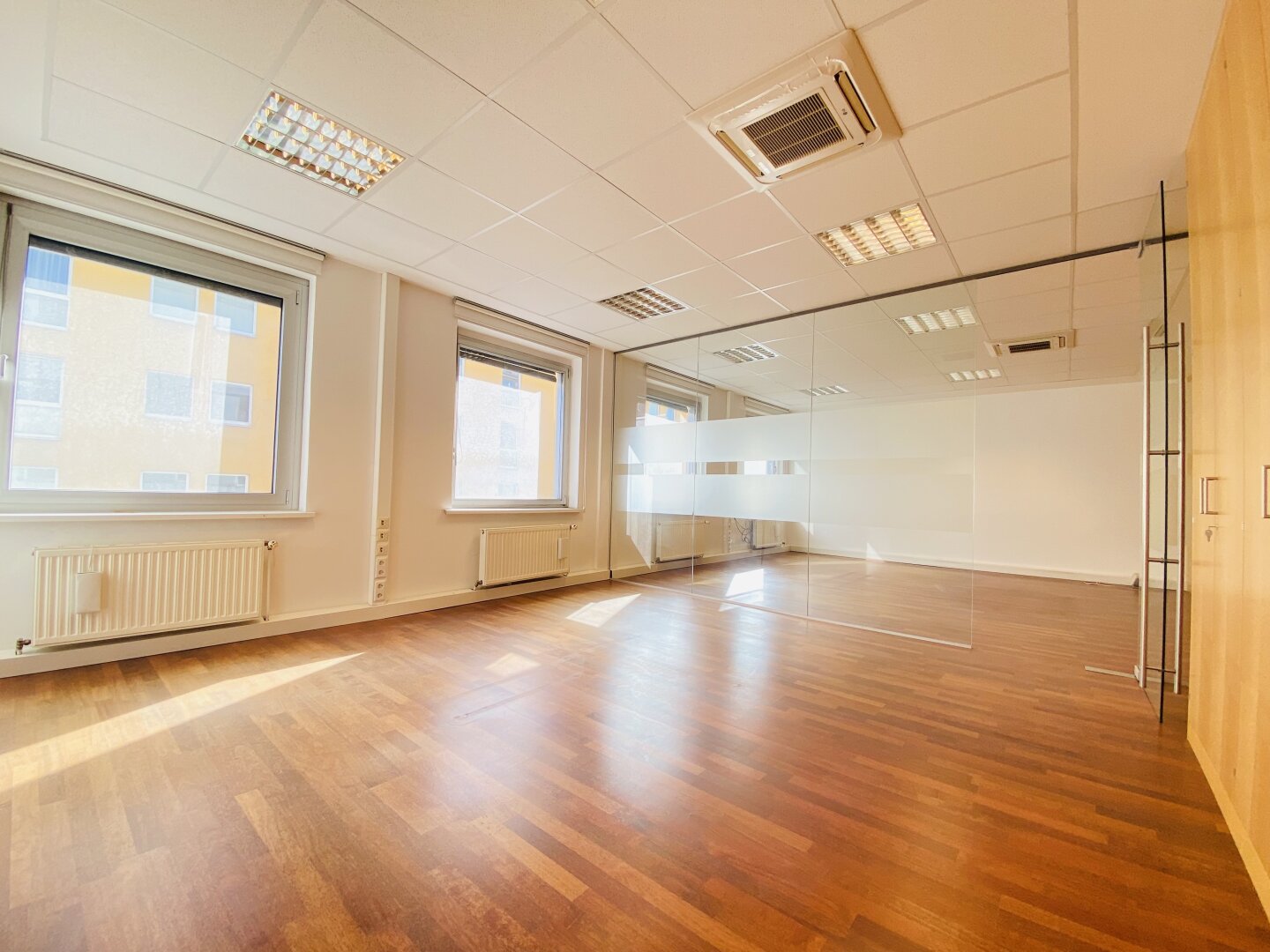 Büro/Praxisfläche- in exklusiver Lage zu verkaufen/zu vermieten
