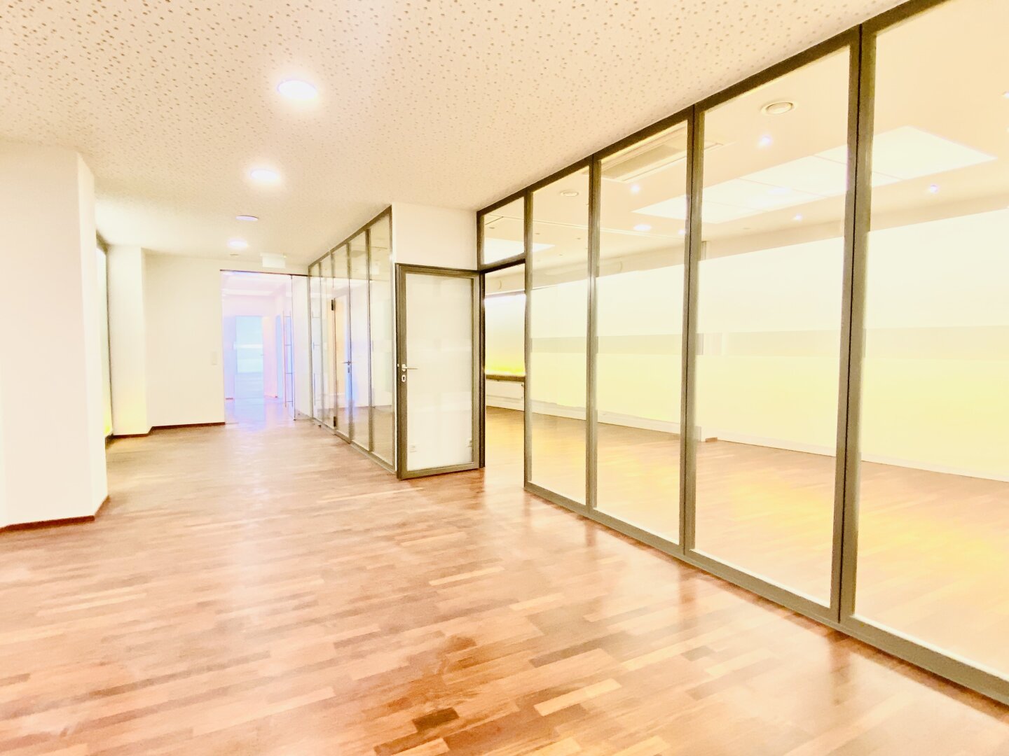 Büro/Praxisfläche- in exklusiver Lage zu verkaufen/zu vermieten