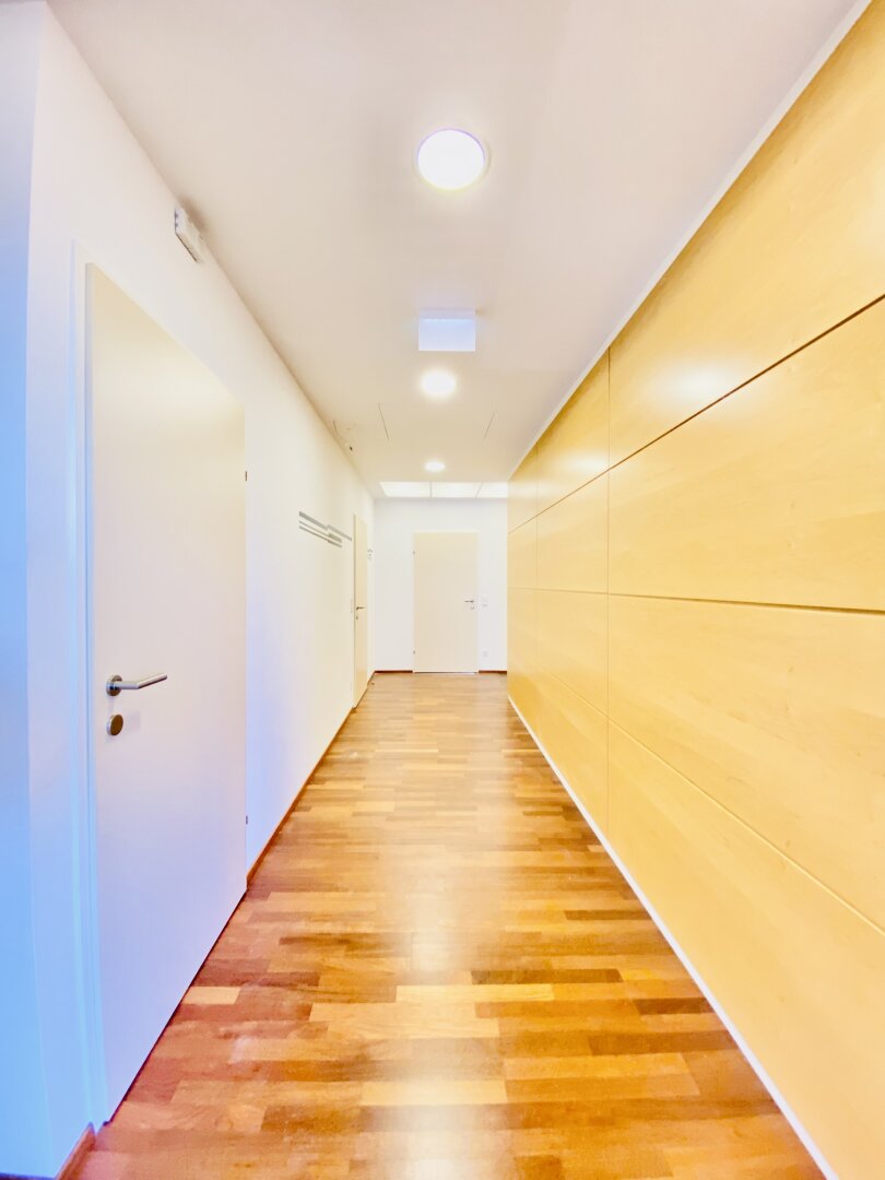 Büro/Praxisfläche- in exklusiver Lage zu verkaufen/zu vermieten