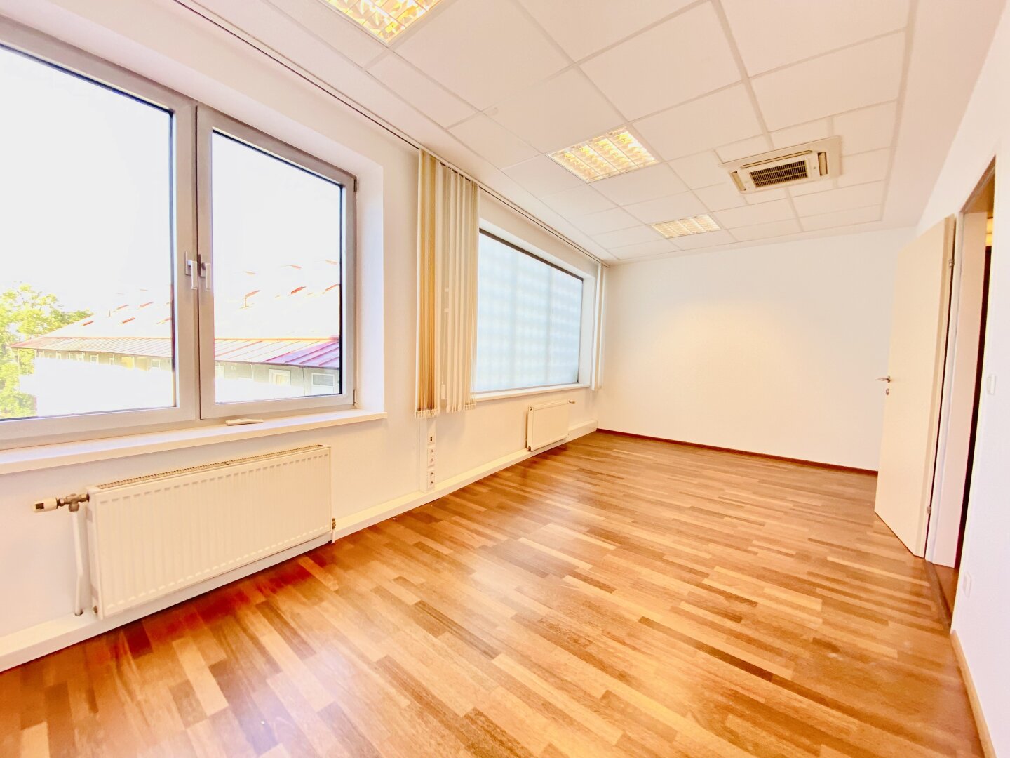 Büro/Praxisfläche- in exklusiver Lage zu verkaufen/zu vermieten
