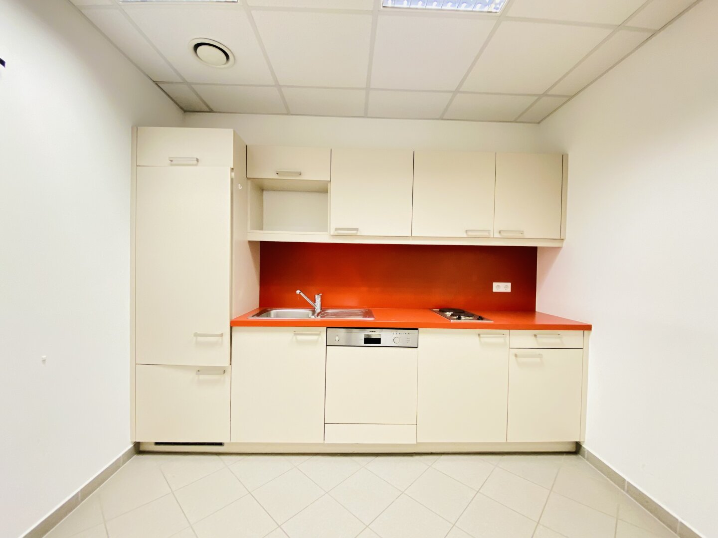 Büro/Praxisfläche- in exklusiver Lage zu verkaufen/zu vermieten