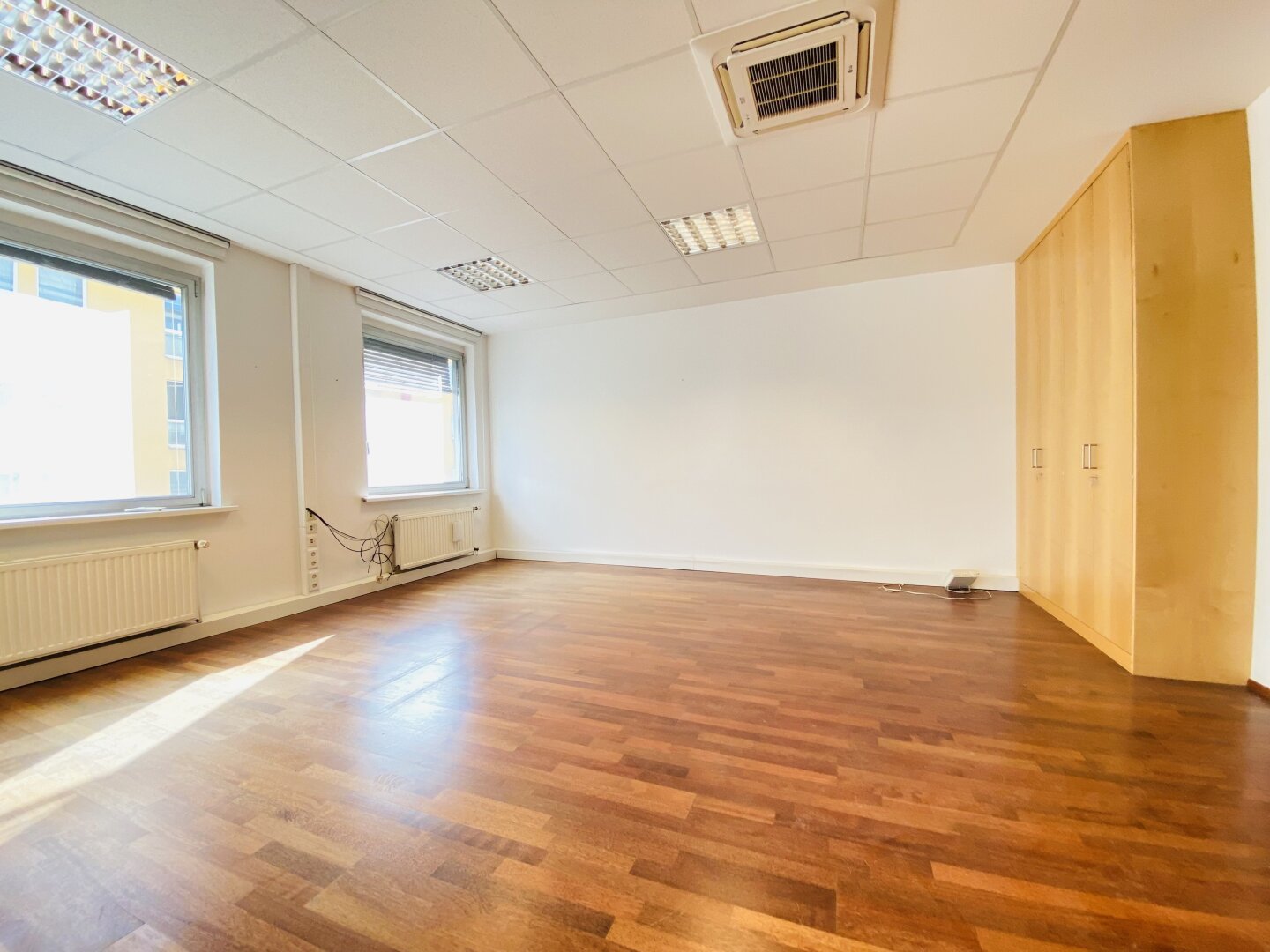 Büro/Praxisfläche- in exklusiver Lage zu verkaufen/zu vermieten