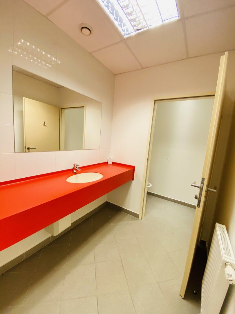 Büro/Praxisfläche- in exklusiver Lage zu verkaufen/zu vermieten