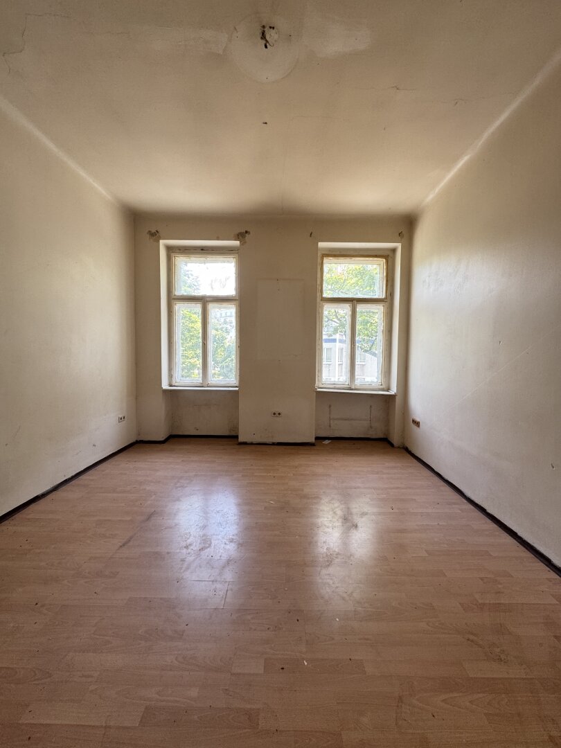 Kompakter Altbau mit Potenzial – 1-Zimmer-Wohnung in ruhiger Innenhoflage