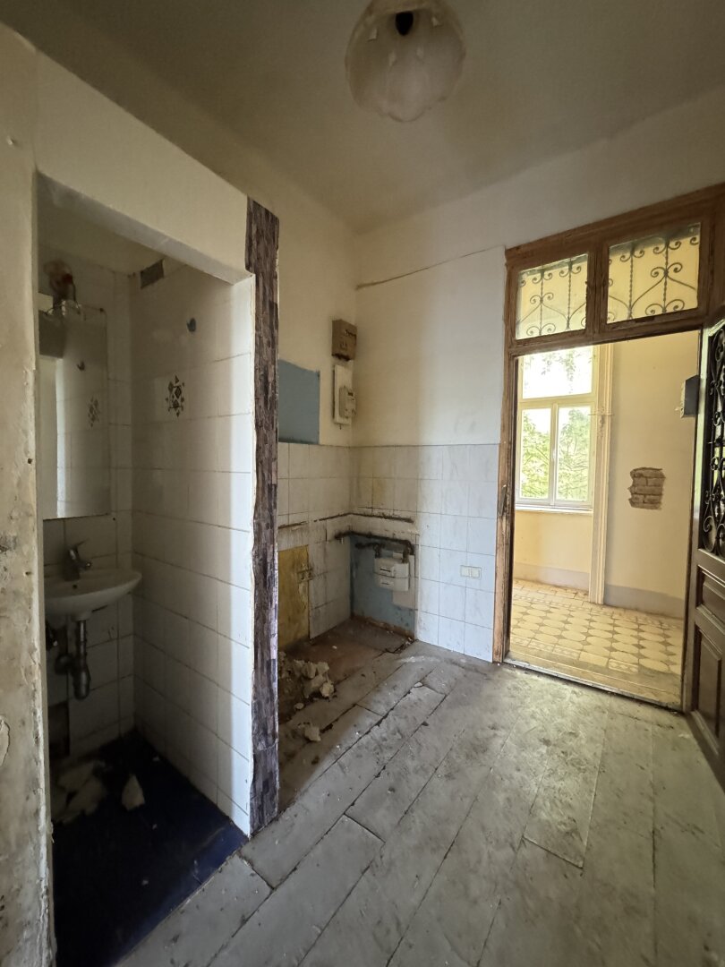 Kompakter Altbau mit Potenzial – 1-Zimmer-Wohnung in ruhiger Innenhoflage