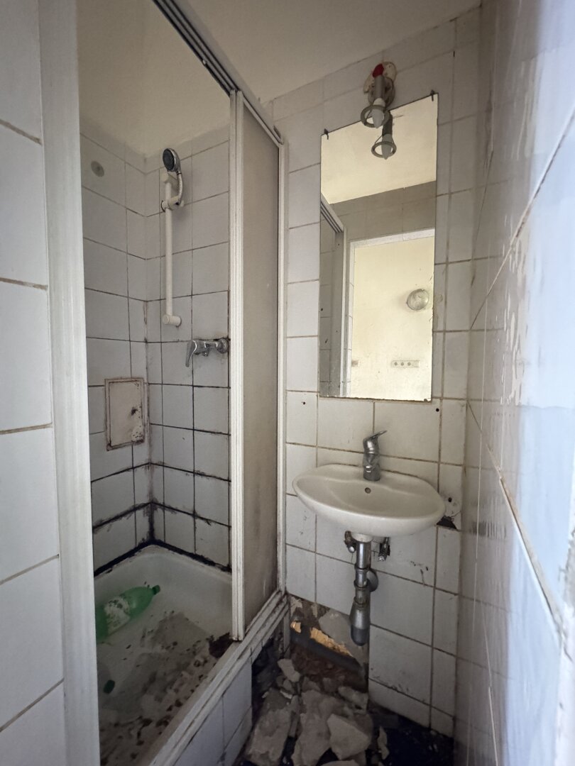 Kompakter Altbau mit Potenzial – 1-Zimmer-Wohnung in ruhiger Innenhoflage