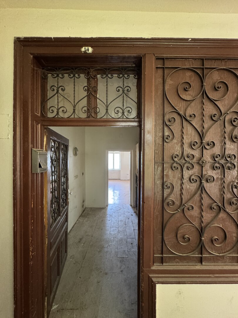 Kompakter Altbau mit Potenzial – 1-Zimmer-Wohnung in ruhiger Innenhoflage