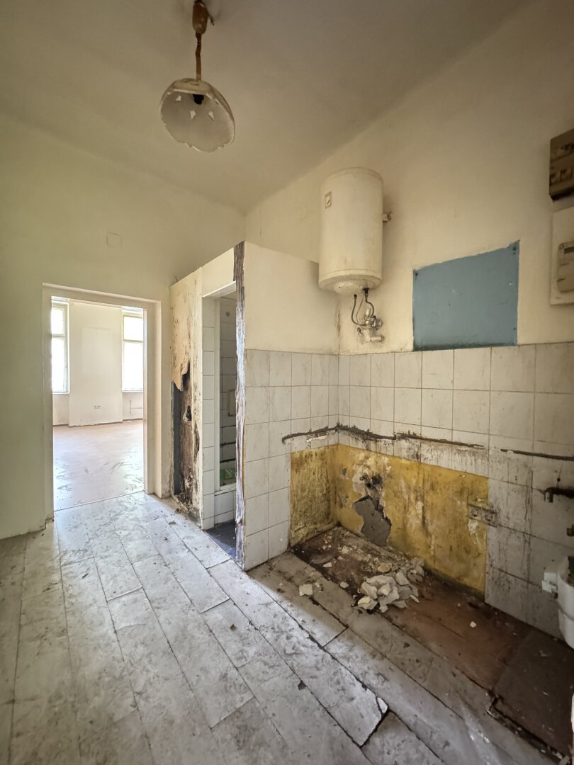 Kompakter Altbau mit Potenzial – 1-Zimmer-Wohnung in ruhiger Innenhoflage