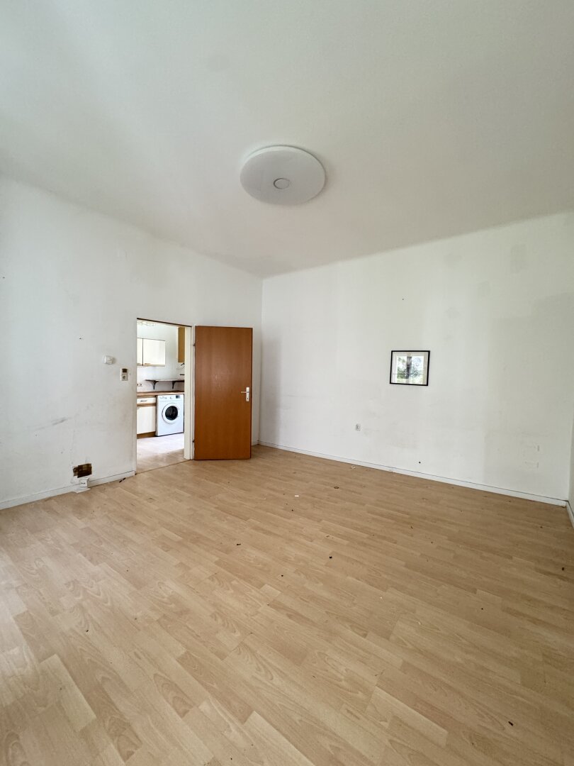 Wiener Altbau mit Potenzial – 2-Zimmer-Ruhelage mit grünem Innenhofblick