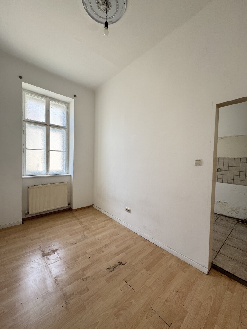 Altbau Juwel mit Potenzial – Ruhige Lage trifft historischen Charme