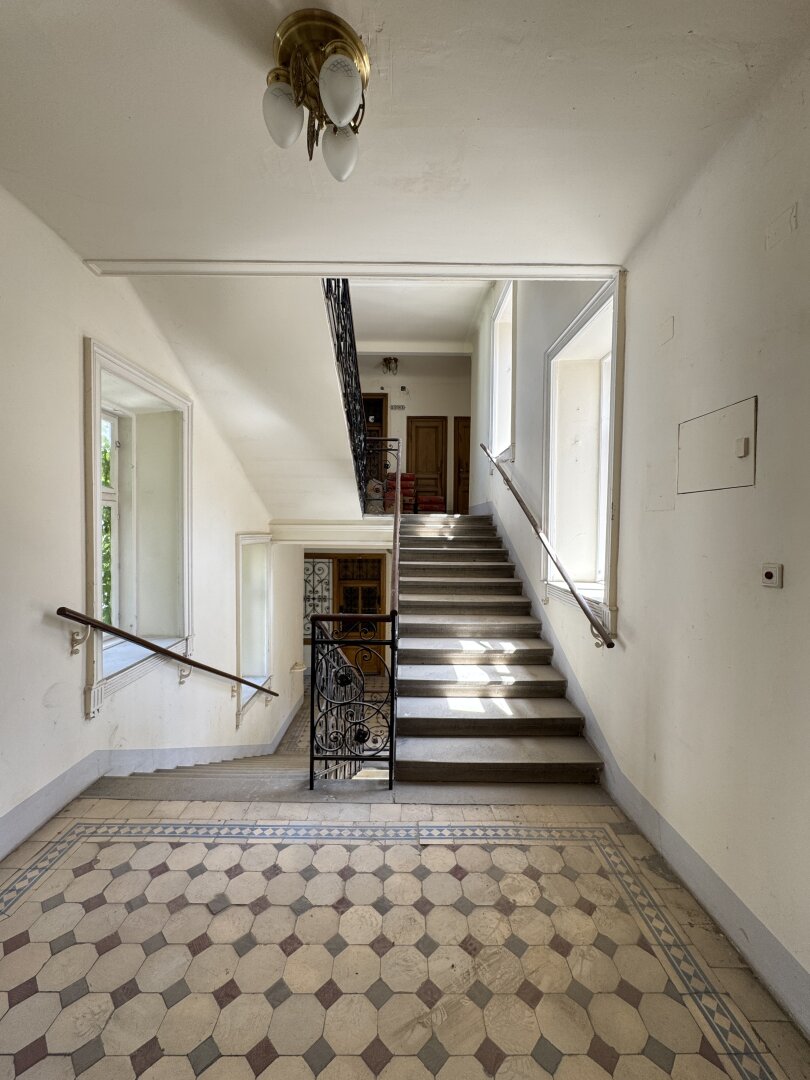 Altbau Juwel mit Potenzial – Ruhige Lage trifft historischen Charme